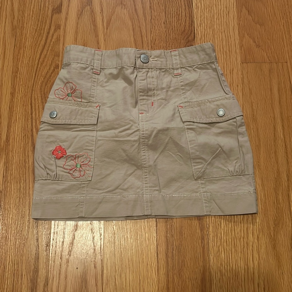 Gymboree beige skirt with flower detail, size kid 6
